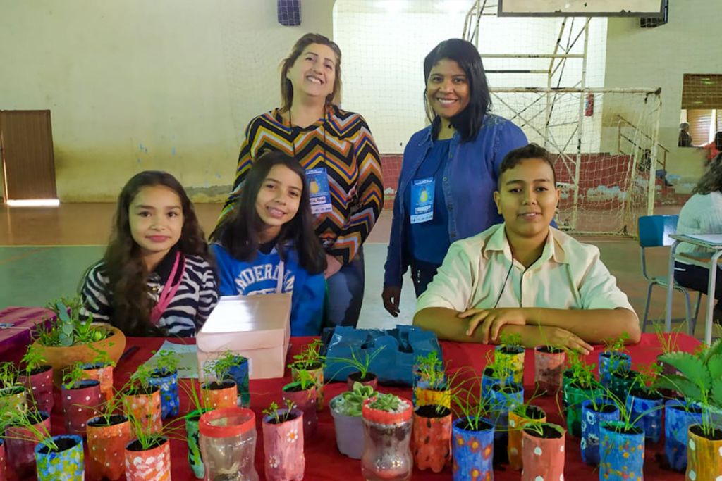 Alunos do período integral realizam feira educativa no CIEM do Algodão