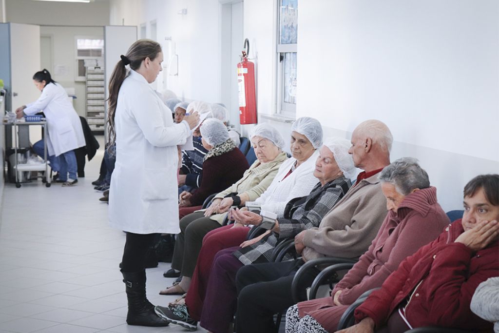 Mais 300 pacientes passam pela cirurgia de catarata