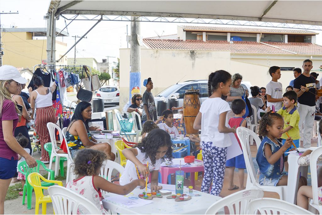 Projeto social reúne moradores em praça do bairro São Geraldo