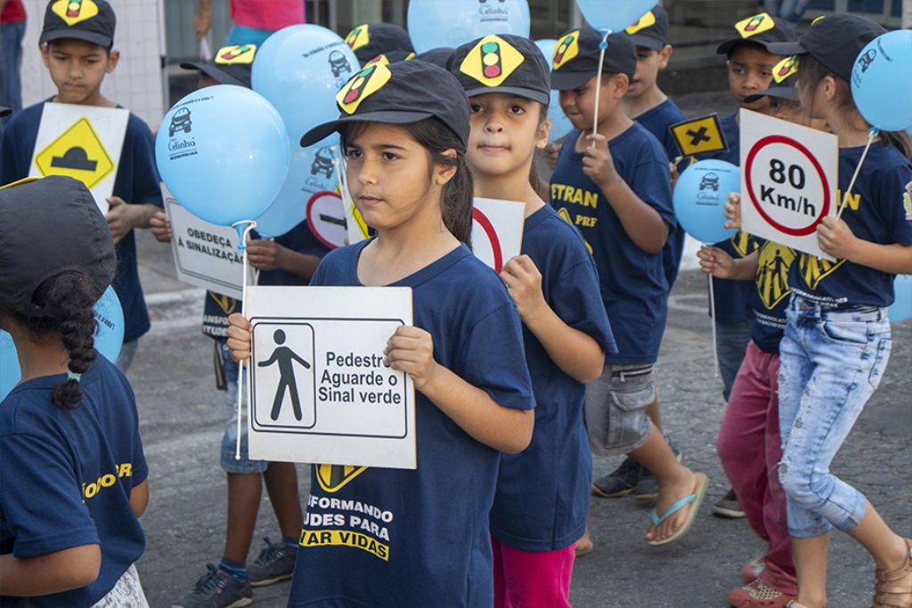 Caminhada e momento cívico abrem Semana Nacional do Trânsito