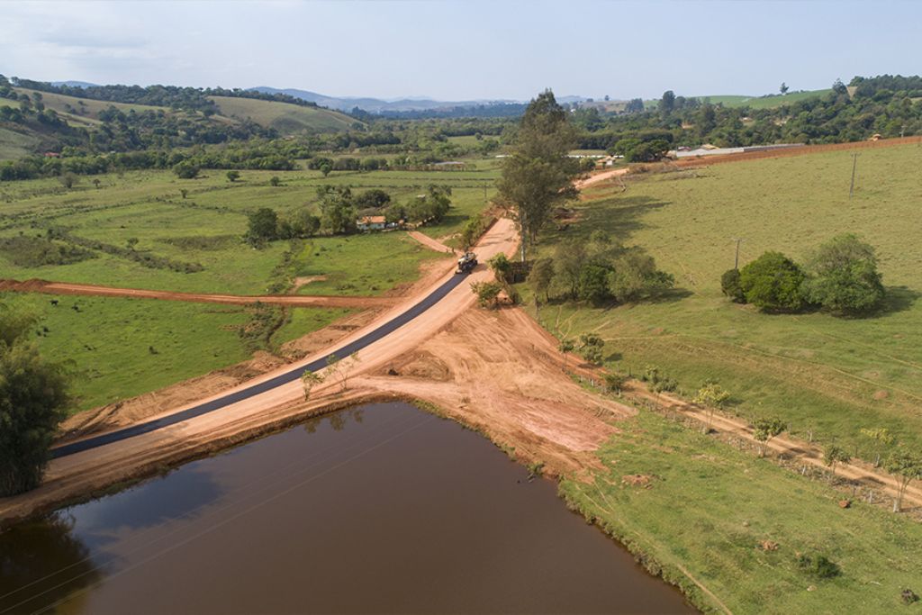 Asfaltamento da Estrada do Pantano chega à última etapa