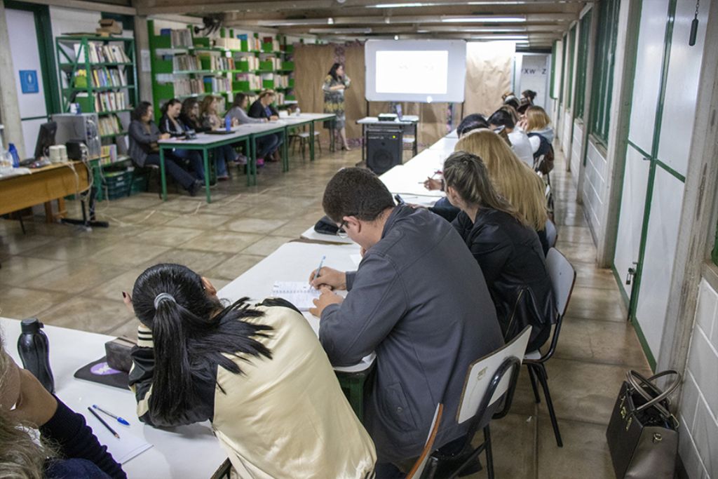 Escolas municipais participam de curso sobre empreendedorismo