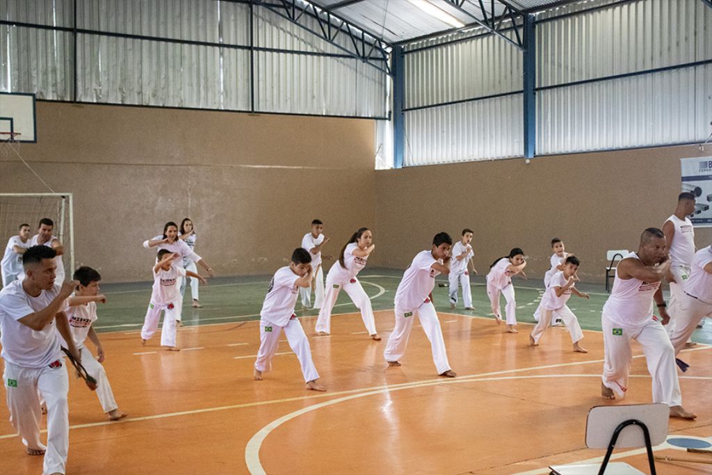 Projeto mantém ensino de capoeira em escola municipal