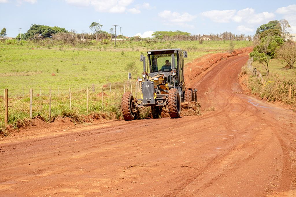 Estrada do Maçaranduba é preparada para asfaltamento