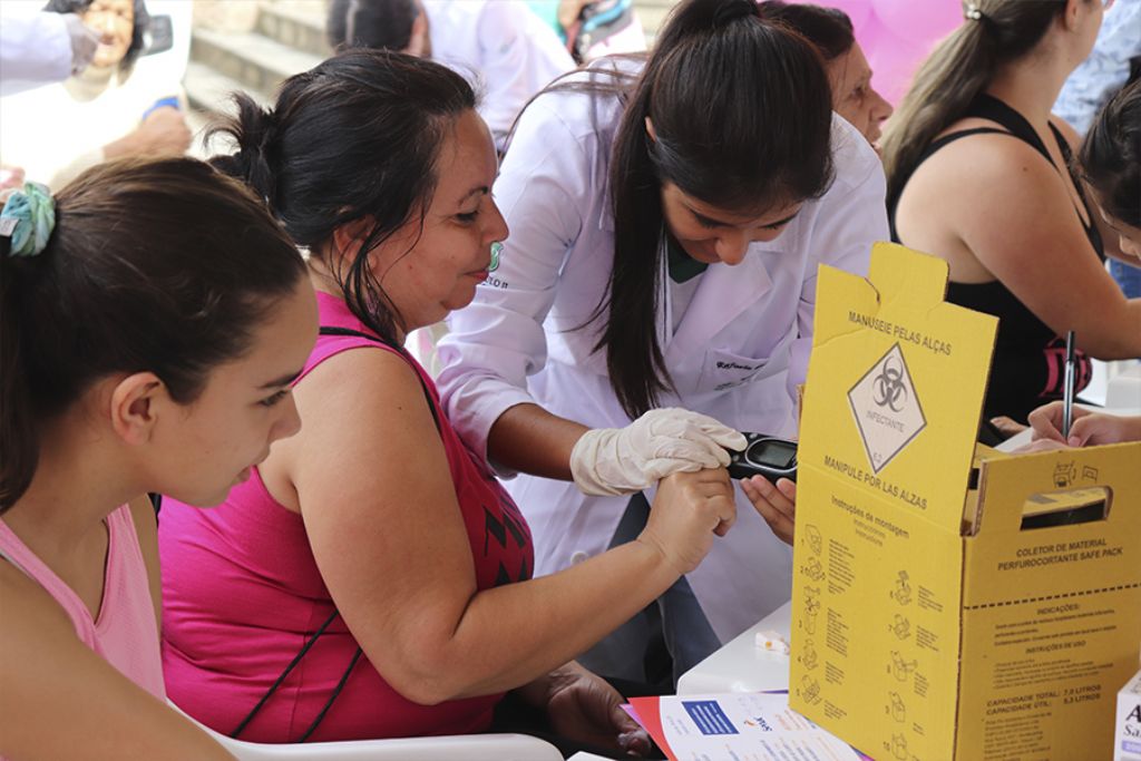 Outubro Rosa na Praça Senador José Bento atende a quase 500 mulheres