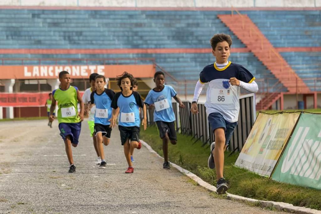 Etapa de atletismo do TEMPA reúne mais de 100 alunos de escolas da cidade