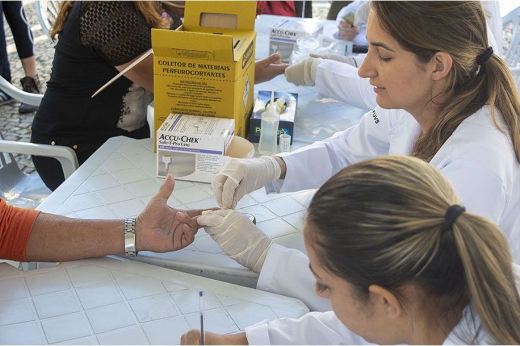 Saúde promove ações de prevenção na Praça Senador José Bento no Dia Mundial do Diabetes 