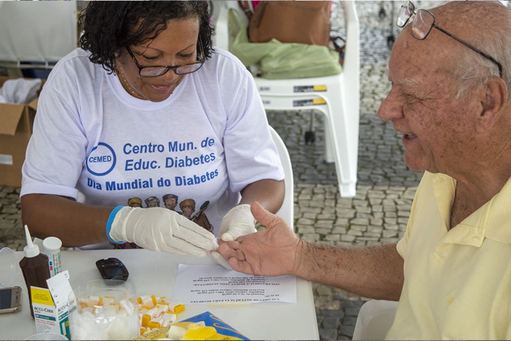 Campanha de detecção de diabetes realiza 900 exames em Pouso Alegre