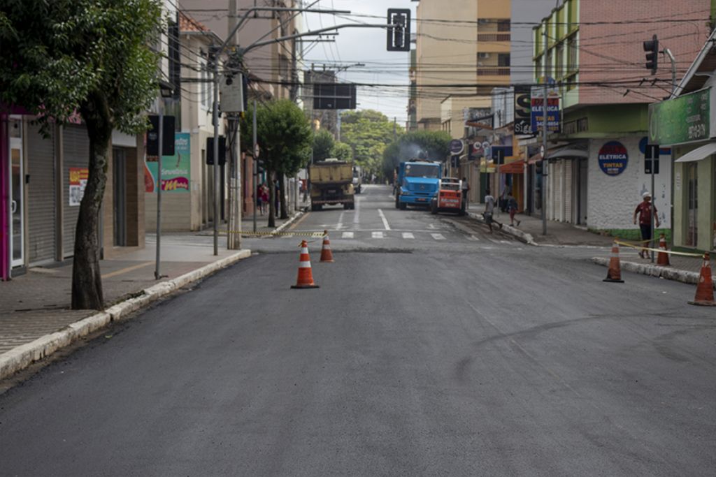 Rua Silviano Brandão passa por recapeamento