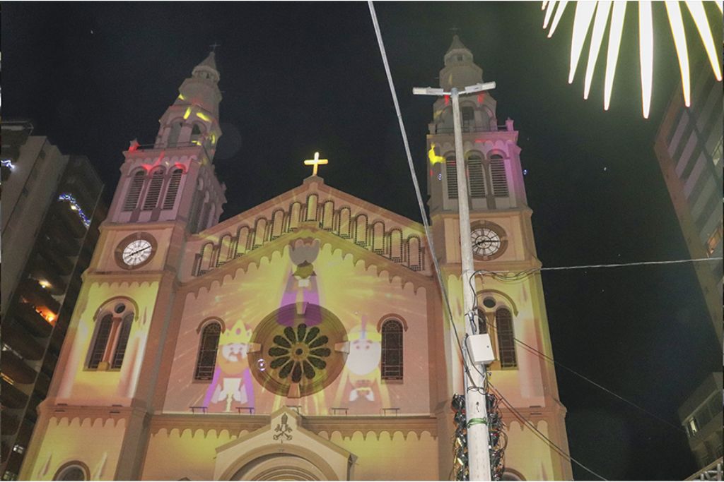 Espetáculo das Luzes marca a abertura do  Natal em Pouso Alegre