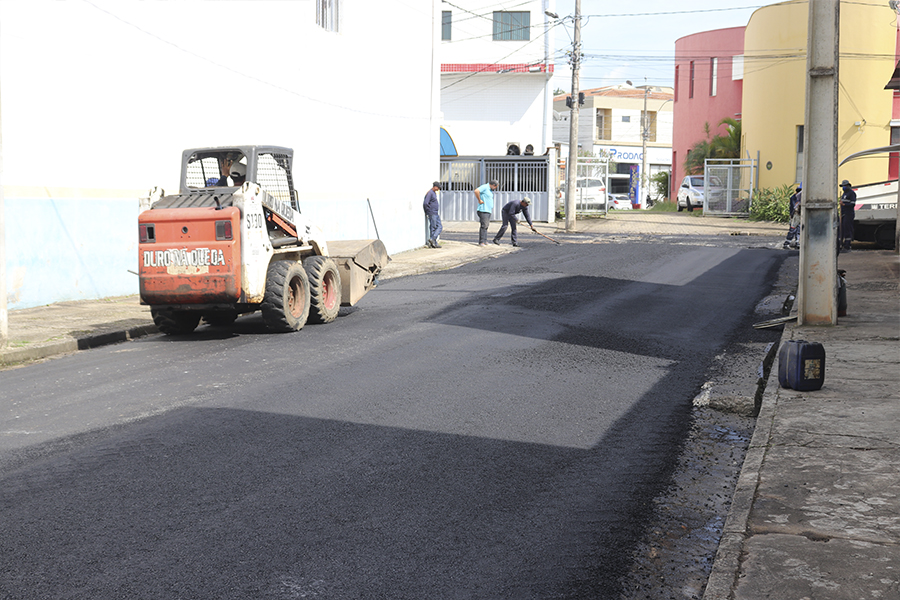 Obras de recapeamento prosseguem em vários bairros