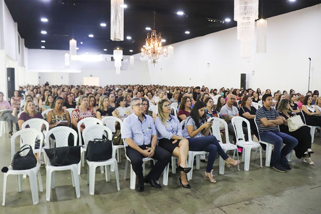 Encontro com profissionais da educação marca abertura do ano letivo