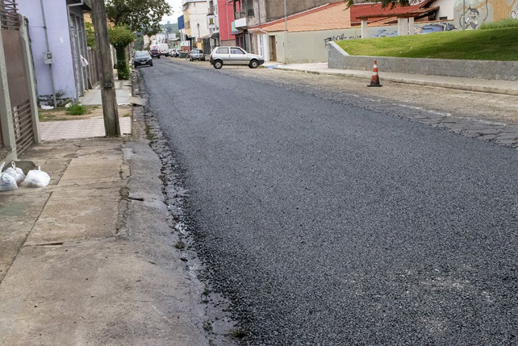 Ruas no entorno de praça da Árvore Grande são recapeadas