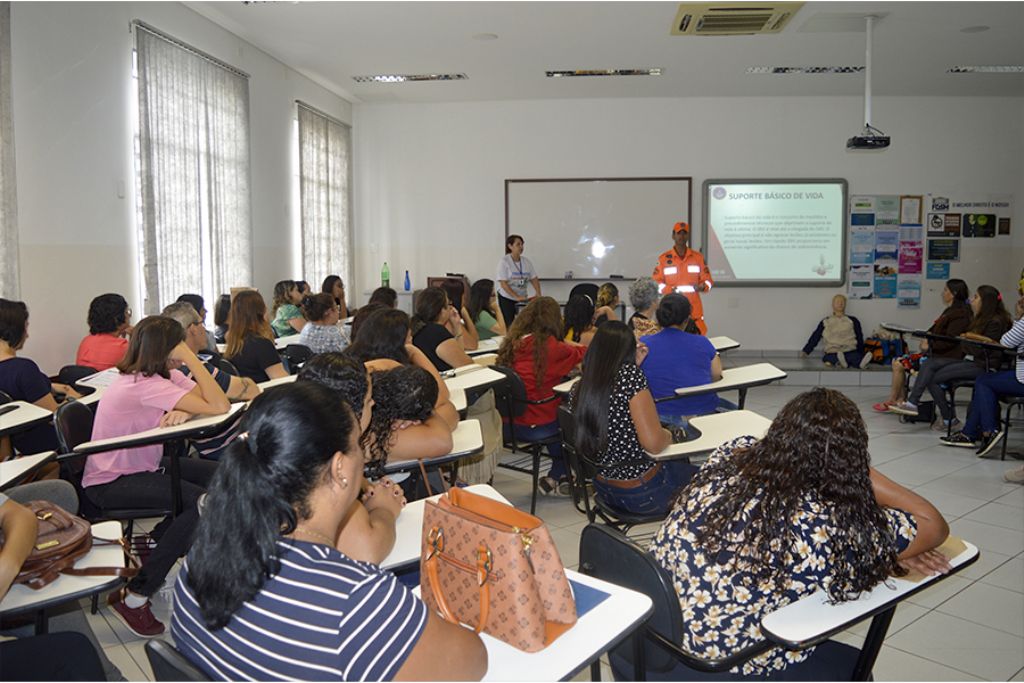 Monitores do transporte escolar passam por reciclagem   