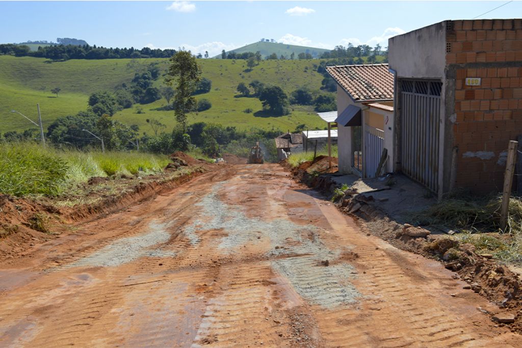 Ruas de terra do faisqueira recebem obras para implantação de asfalto