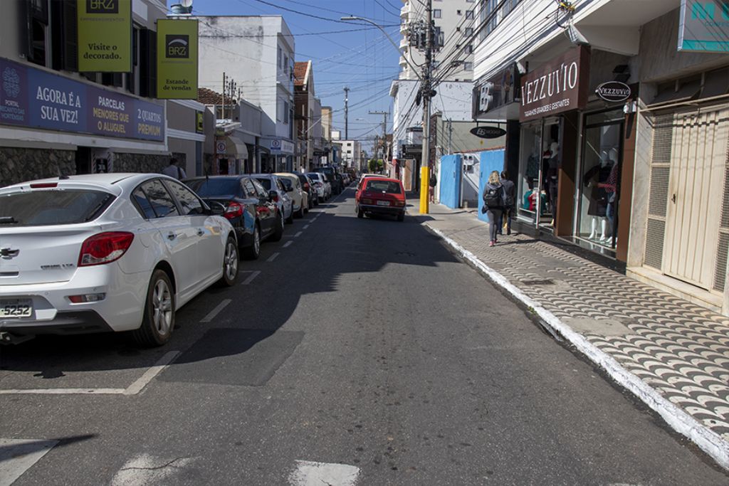 Carros devem ser retirados das ruas que serão lavadas e dedetizadas.