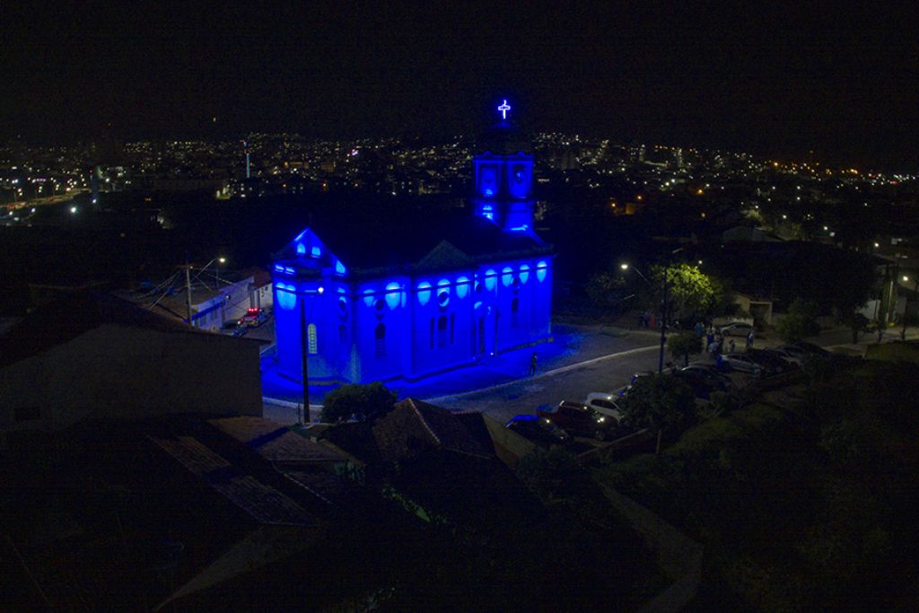 Capela de Fátima recebe iluminação multicolorida