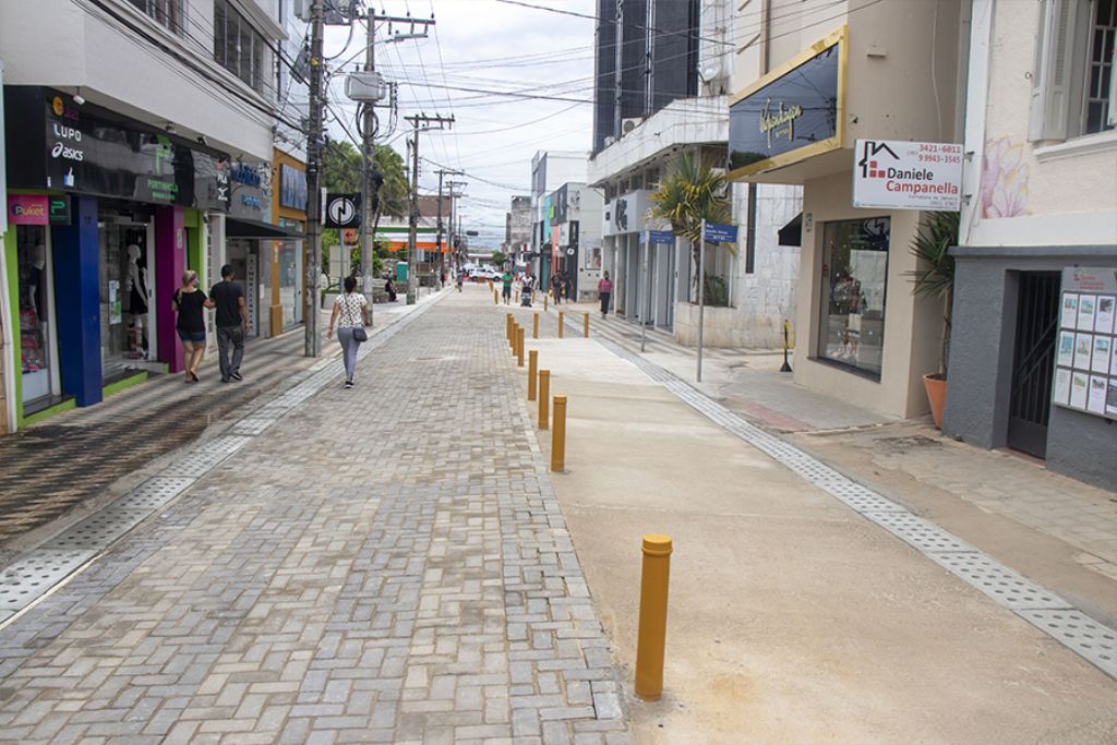 Obras na Rua Adolfo Olinto param para apoiar o comércio de fim de ano