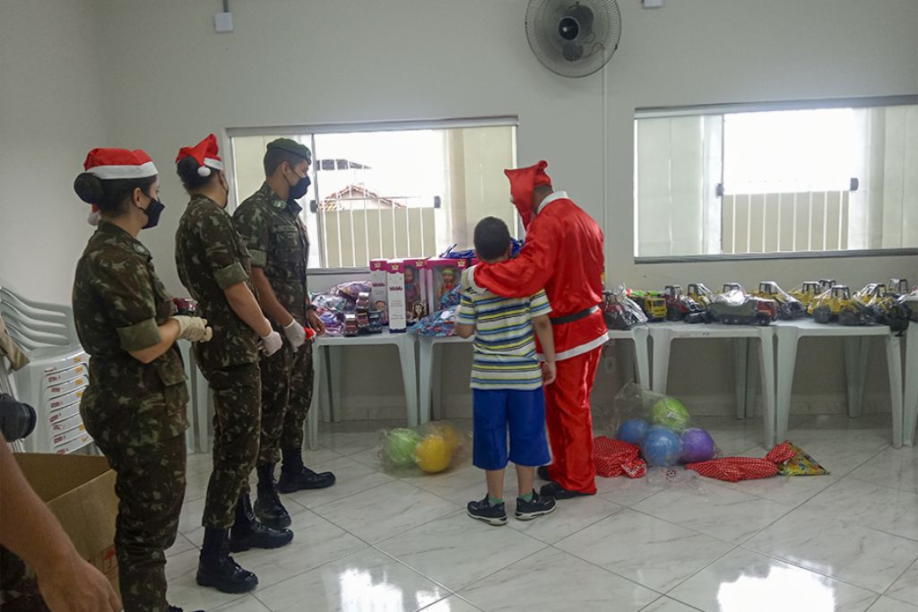 CRAS Cidade Jardim realiza entrega de presentes de Natal