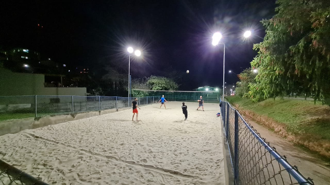 Quadras de futsal e areia do Colinas de Santa Bárbara recebem iluminação de LED