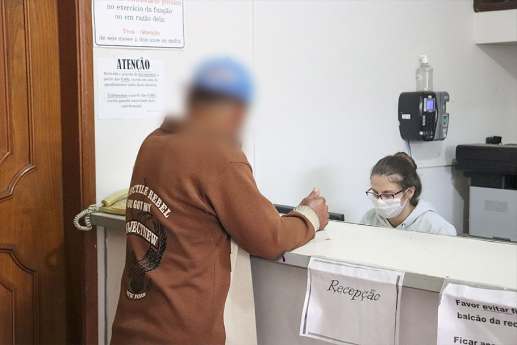 Pouso Alegre inicia vacinação de moradores de rua contra covid-19 nessa terça