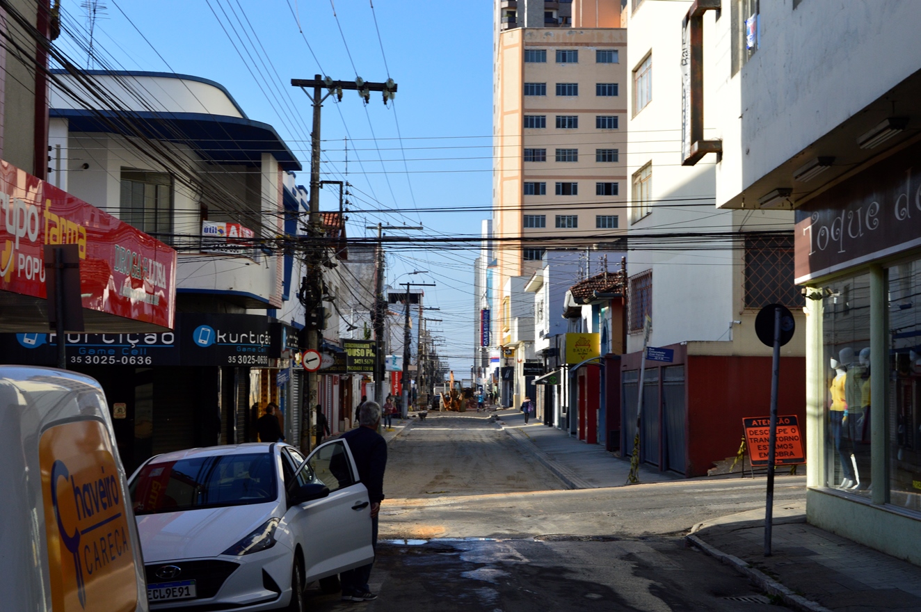 Obras para revitalização da Rua Adolfo Olinto serão retomadas na segunda-feira