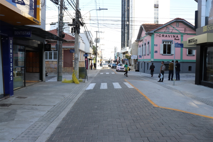 Etapa da obra na Rua Adolfo Olinto é finalizada e parte do trânsito, liberado