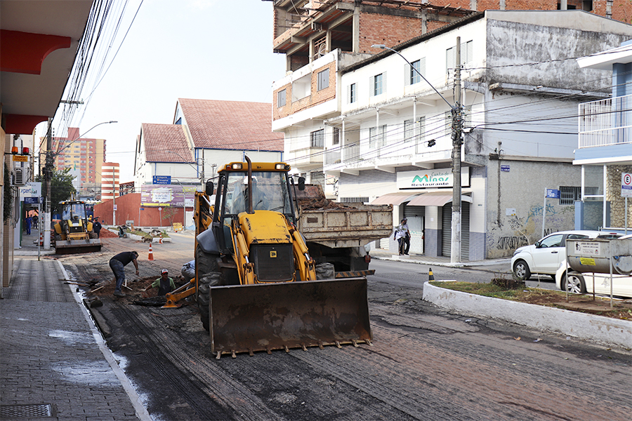 Avenida Dr. João Beraldo recebe nova pavimentação asfáltica