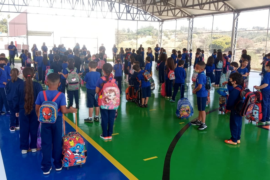 Escola Modelo recém-construída dá início às aulas presenciais