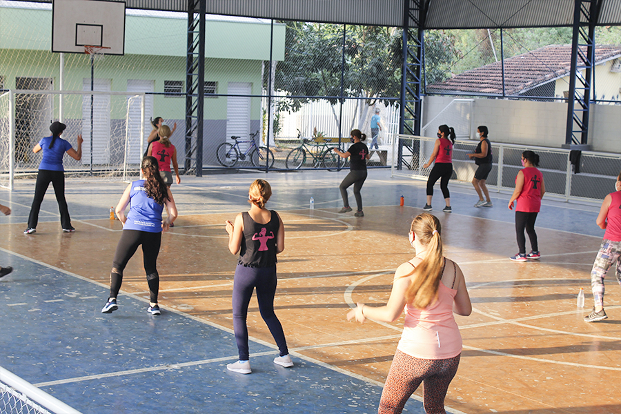 Quadra do Jardim Iara recebe projeto com aulas de Zumba e Ginástica