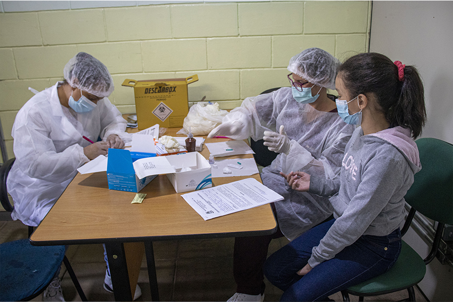 Alunos do 4º ao 9º ano são testados para covid-19 em Pouso Alegre