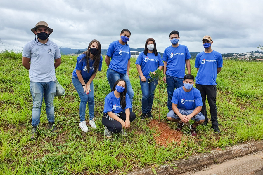 Prefeitura, General Mills e Instituto Melhores Dias plantam árvores ao lado da Avenida Dique 2