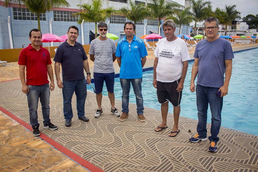 Revitalizada, piscina da Praça de Esportes já ameniza calor da população