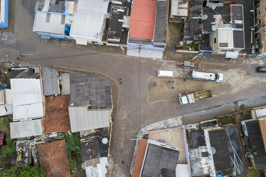 Com a baixa das águas no bairro São Geraldo, Prefeitura inicia a limpeza das ruas