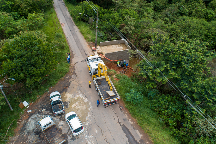 Bombas da Diquinha e Dique 2 são ligadas para escoar água do bairro São Geraldo