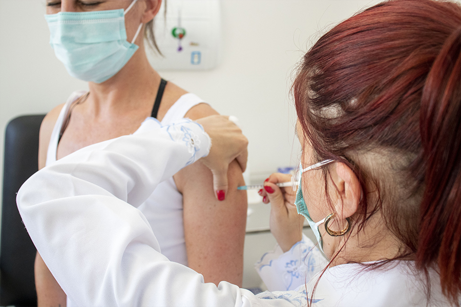 Vacinação contra a covid-19 e influenza terá funcionamento especial neste feriado