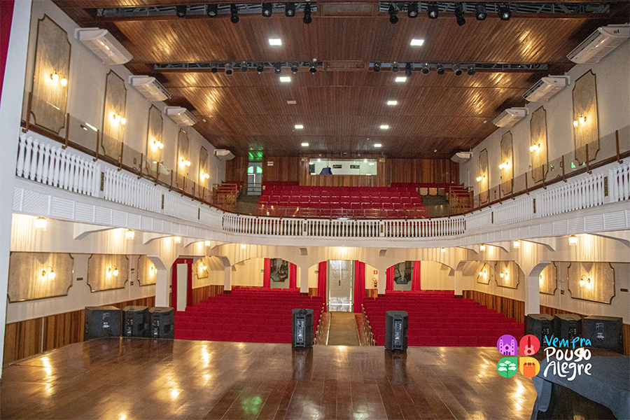 Rodrigo Leste lança livro Monstro da perfeição: Contos no Teatro de Pouso Alegre