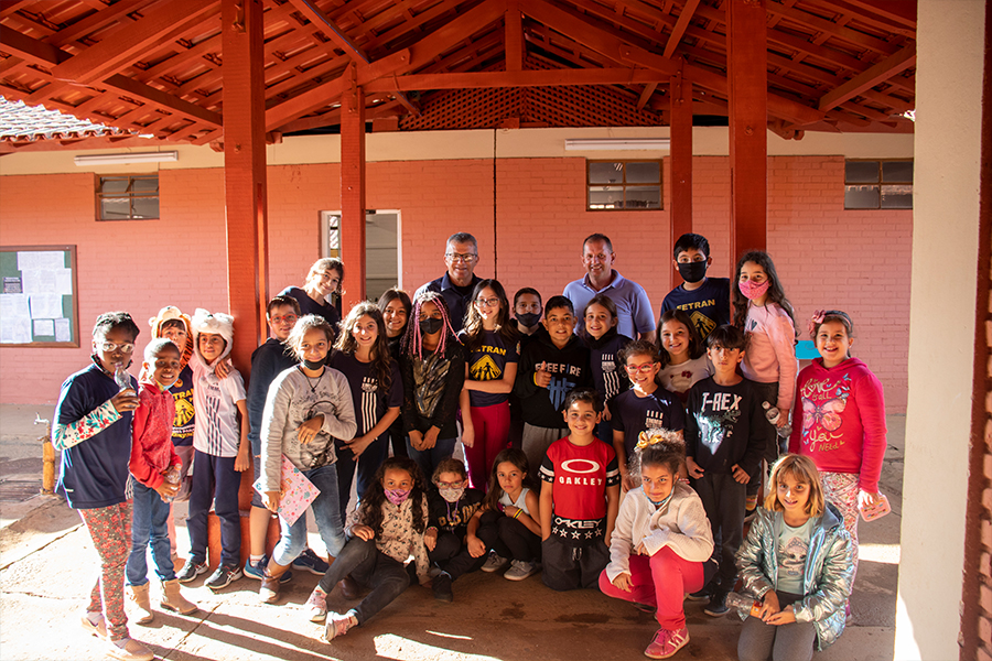 Prefeitura entrega às escolas municipais novos jogos interativos 