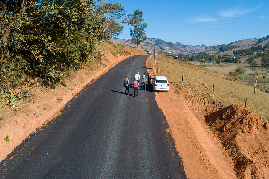 Prefeitura inicia pavimentação da estrada que liga o Distrito de São José do Pantano ao Bairro Panta