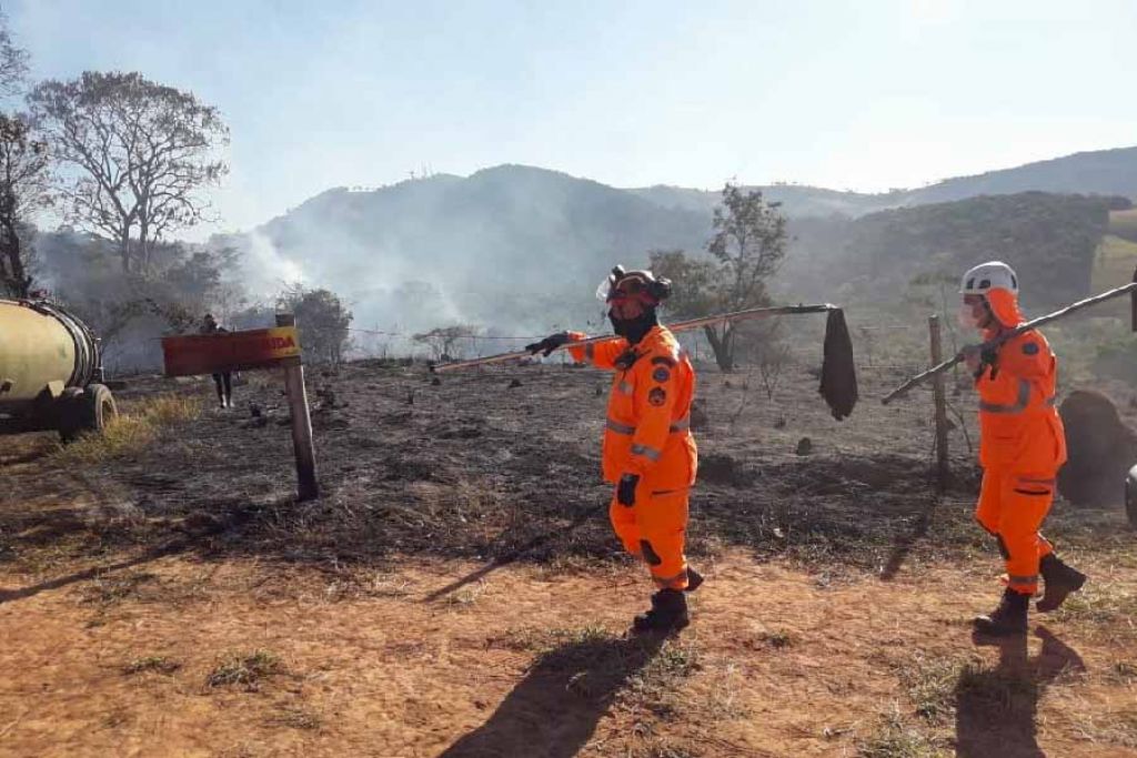 Prefeitura alerta sobre riscos e danos de queimadas e incêndios