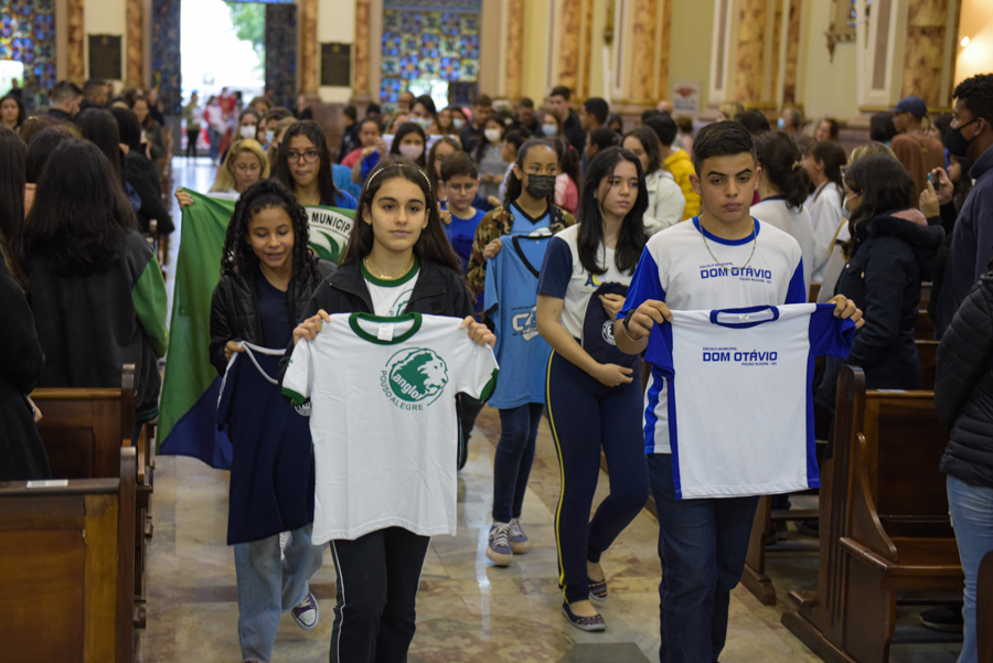 Missa em Ação de Graças pelo Dia do Estudante é celebrada em Pouso Alegre