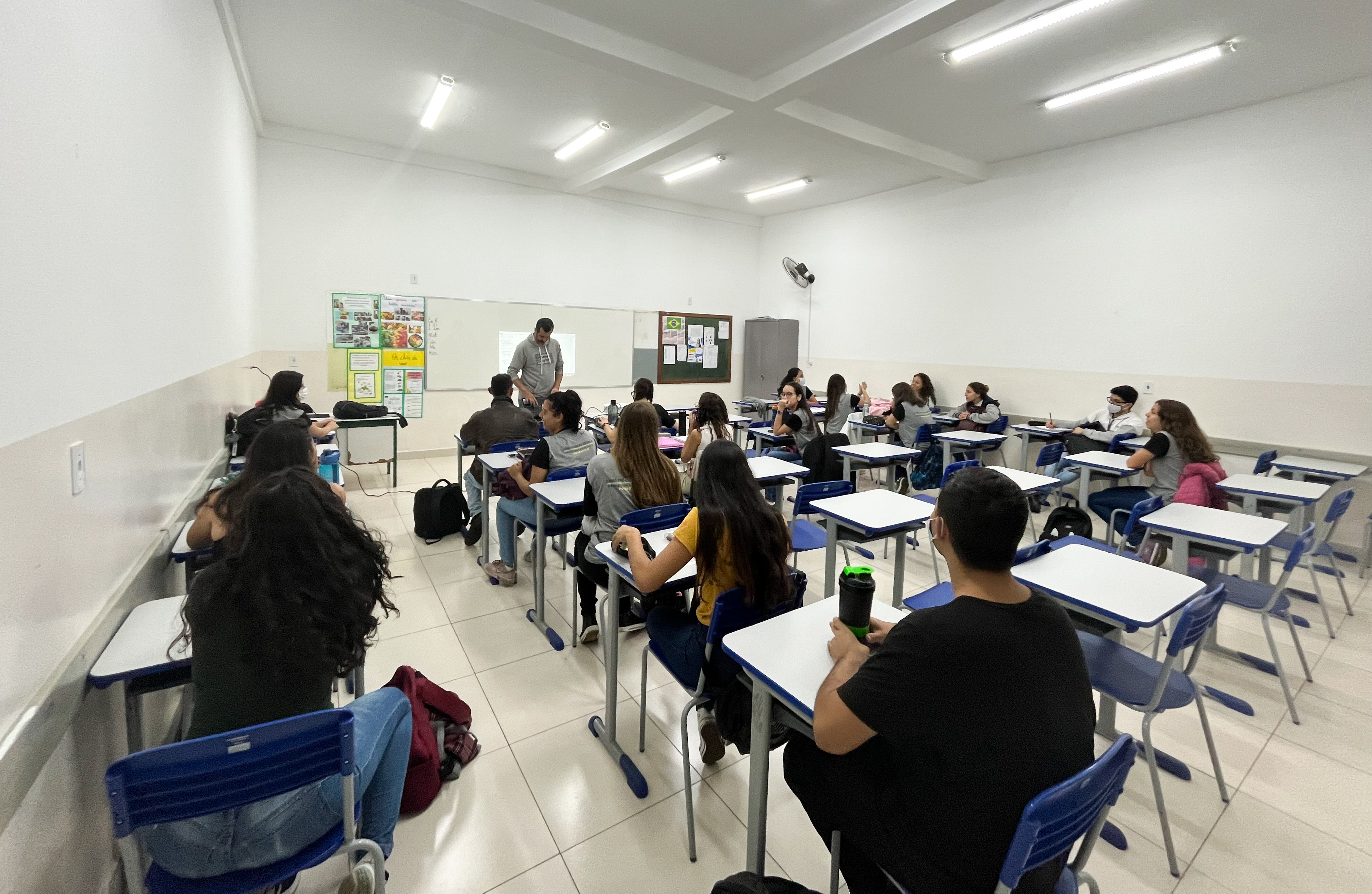 Aulas do cursinho pré-enem e pré-vestibular gratuito são iniciadas