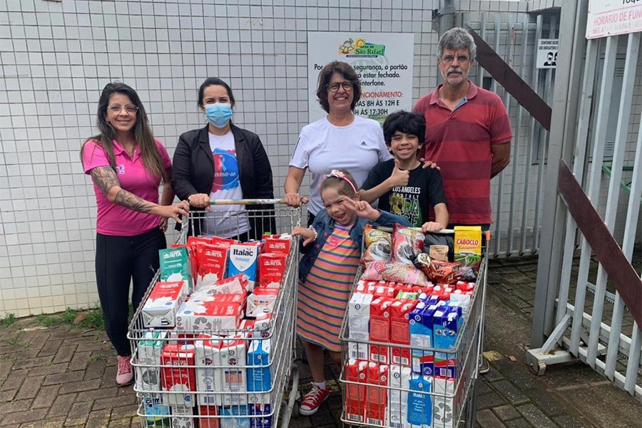 Prefeitura e Unilever entregam 170 litros de leite arrecadados em evento