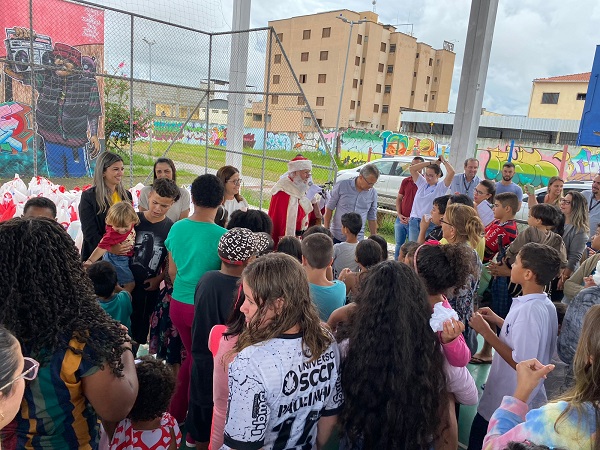 Árvore Mágica: 210 crianças recebem presentes arrecadados no Natal 