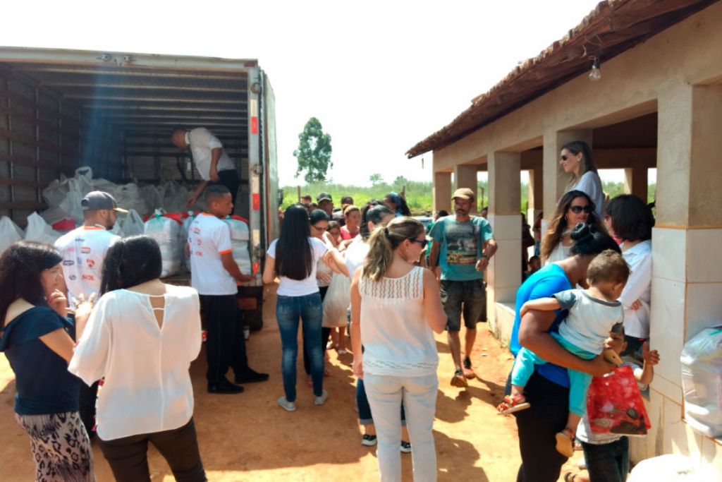 Parceria alegra famílias no Natal