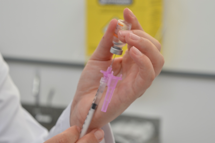 Pouso Alegre inicia vacinação bivalente