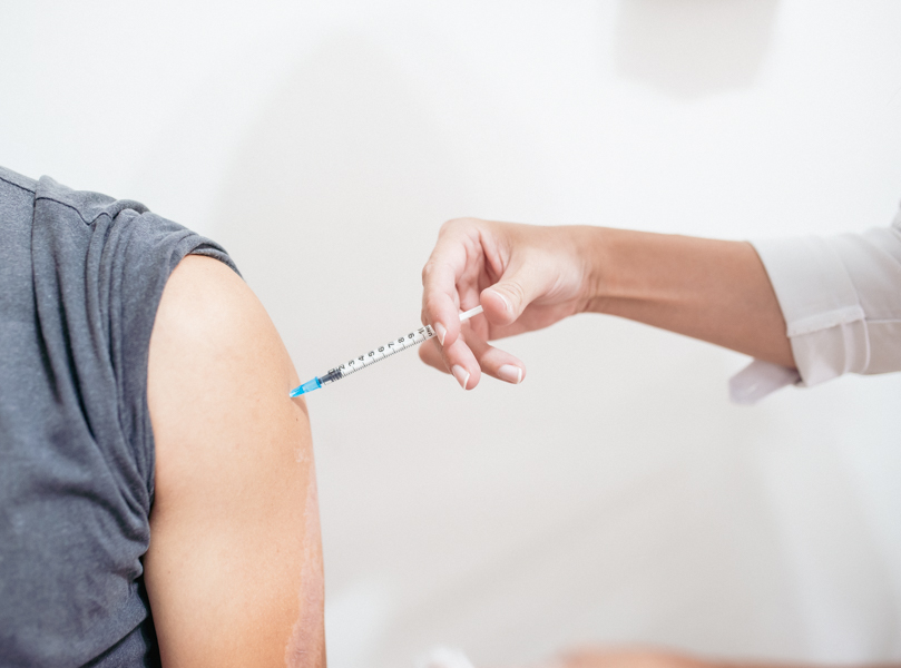 Vacina bivalente: Prefeitura inicia aplicação de doses para imunossuprimidos de 12 anos ou mais 