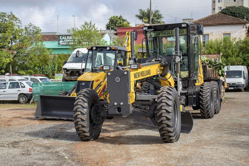 Novas máquinas para trabalho nas estradas rurais