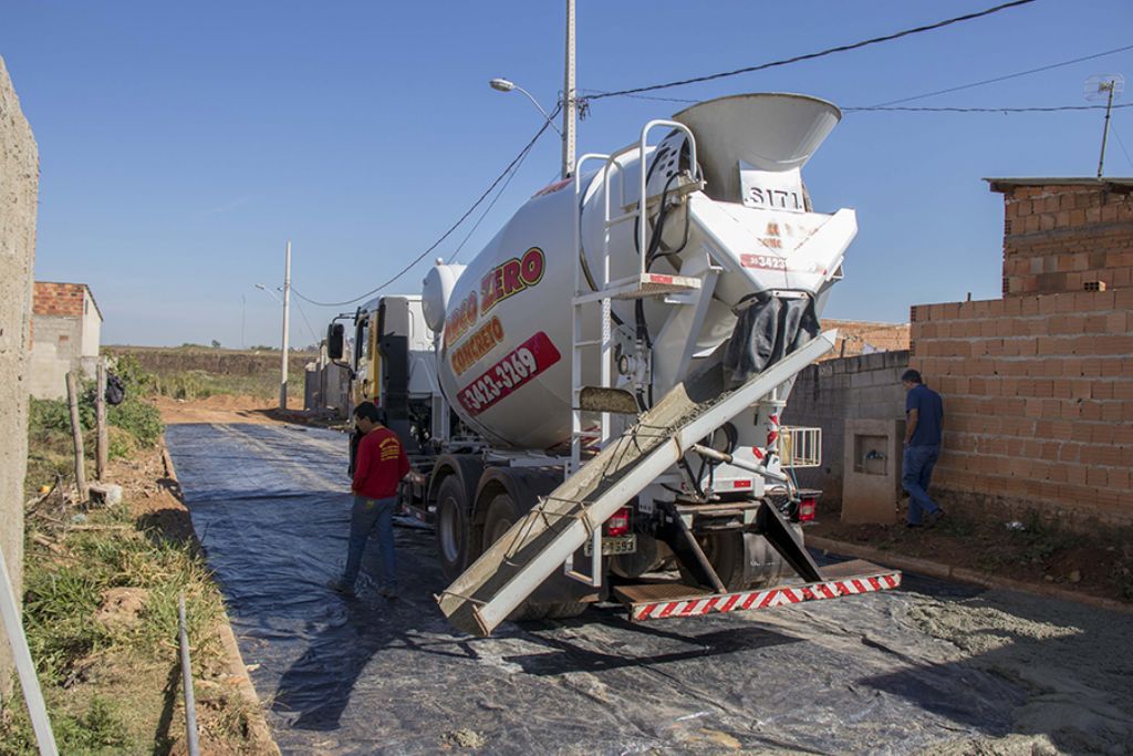 Rua do São Geraldo recebe pavimentação em concreto 