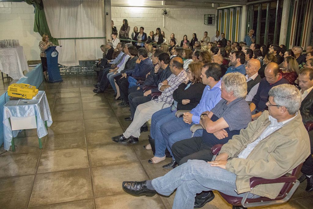 Homenagem aos padrinhos das escolas municipais